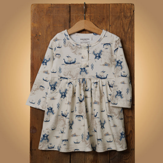 Patterned long-sleeved dress