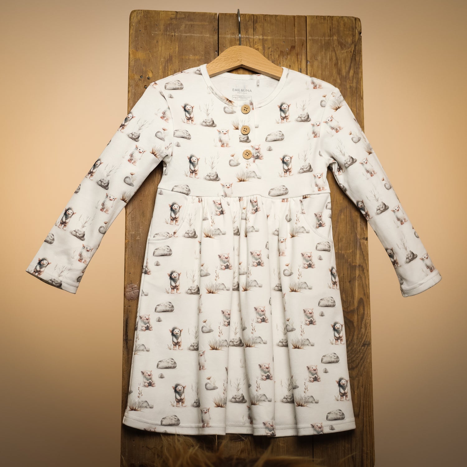 Patterned long-sleeved dress