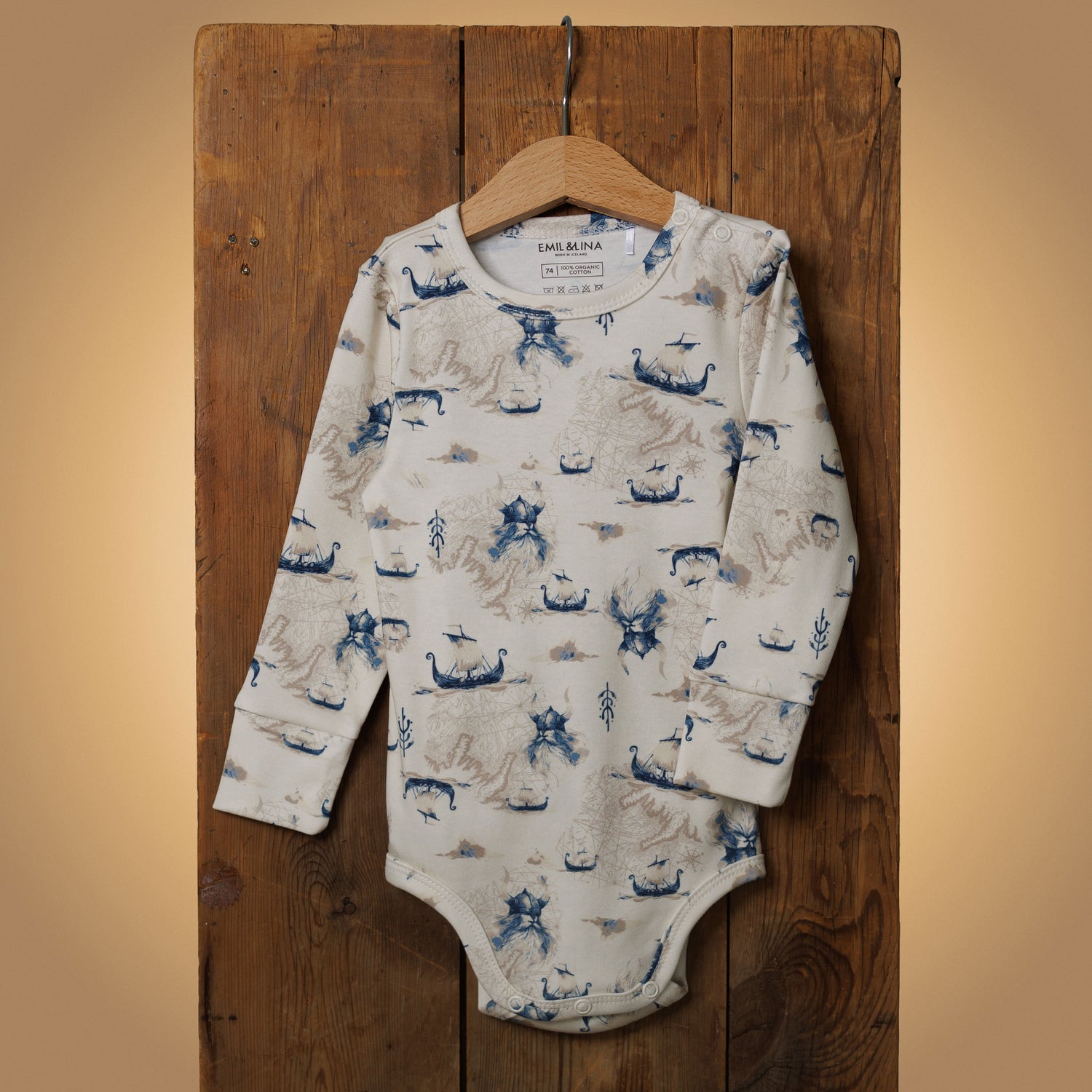 Patterned snap-button long-sleeved baby bodysuit
