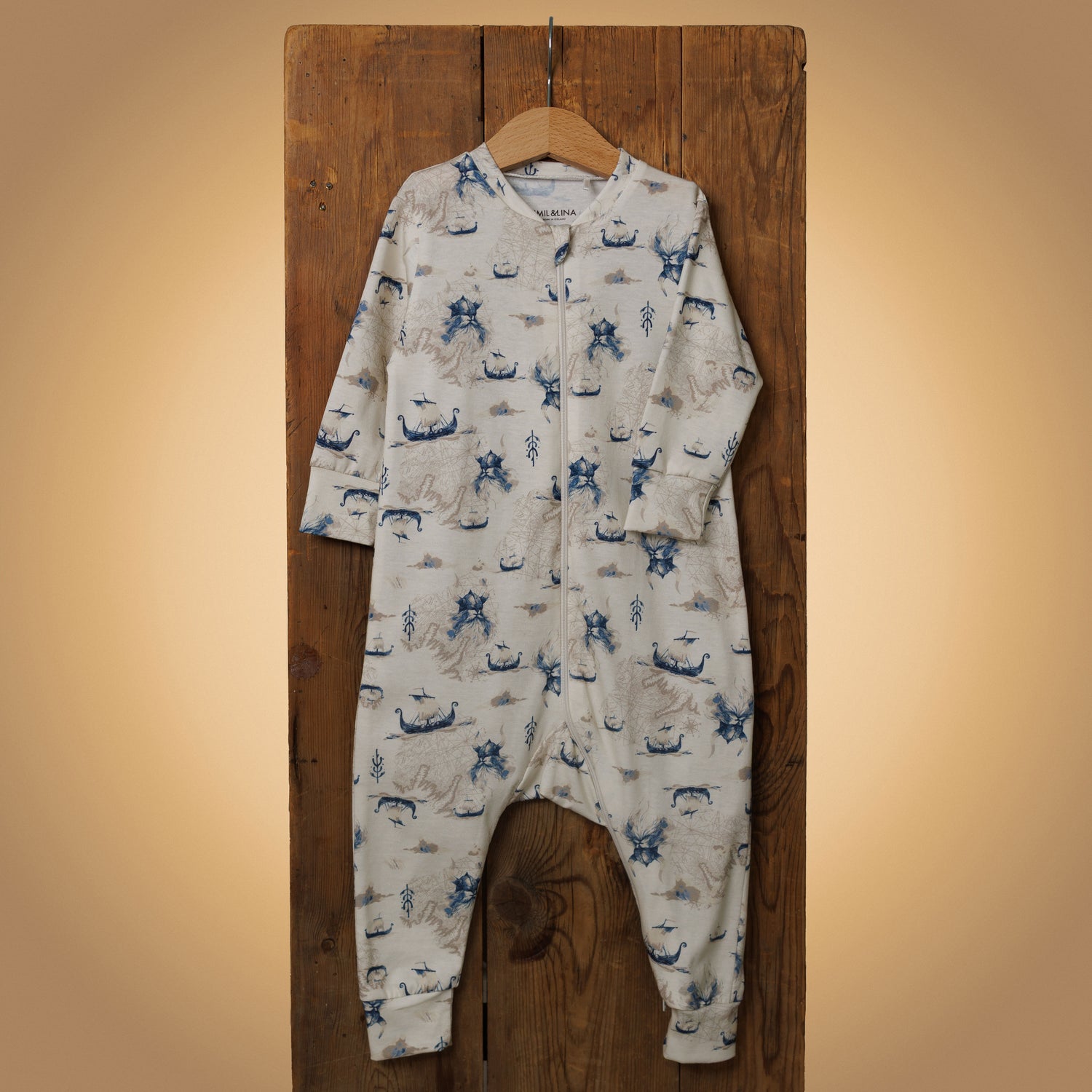 Náttgalli með víkingamynstri