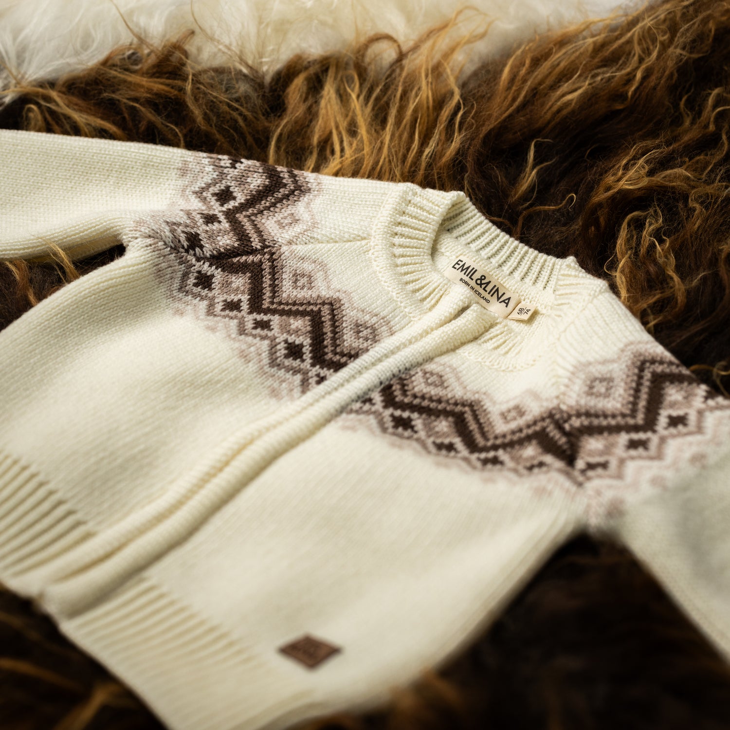 Machine-knit zip-up sweater with pattern