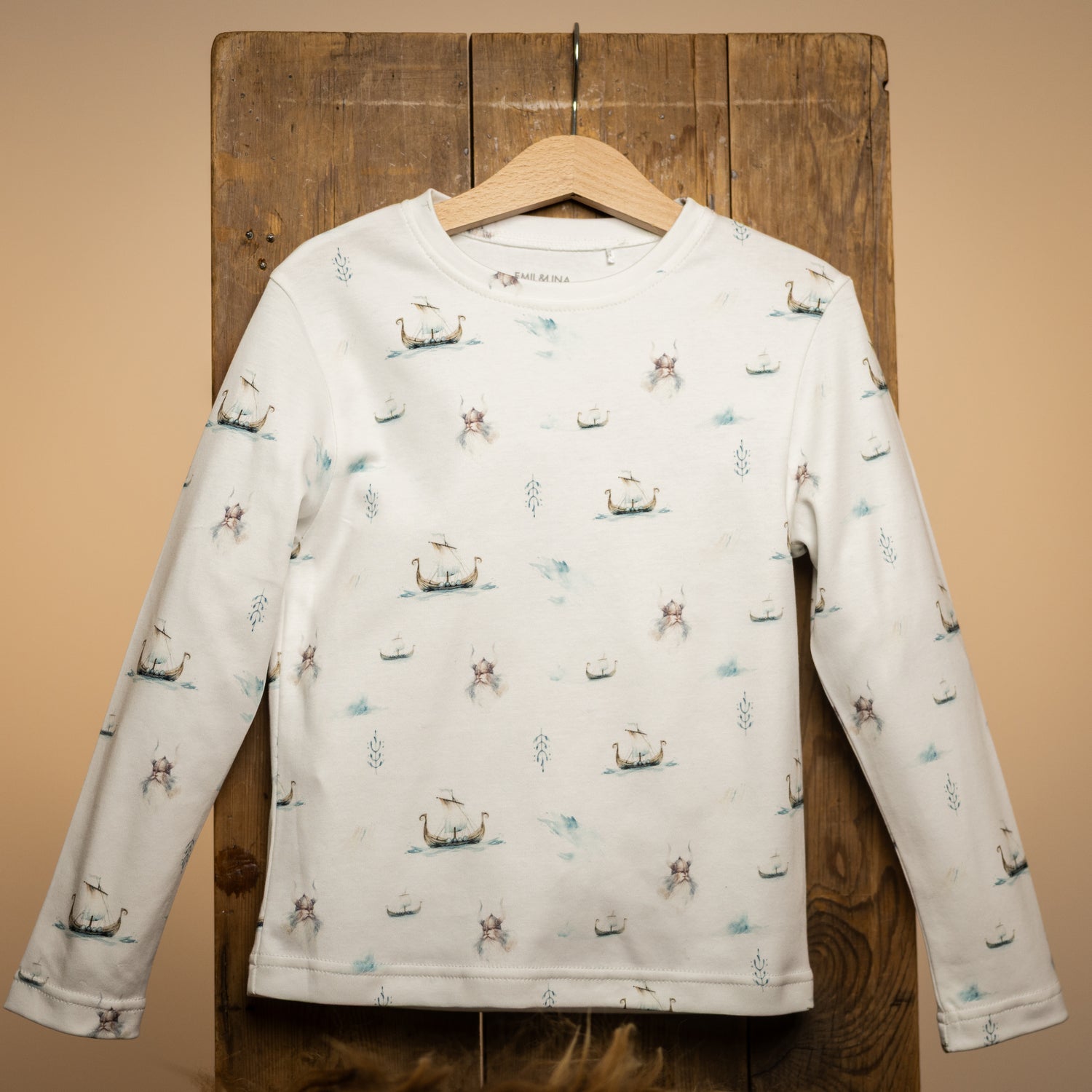Patterned long-sleeved top