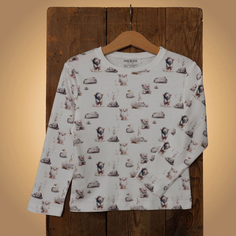 Patterned long-sleeved top