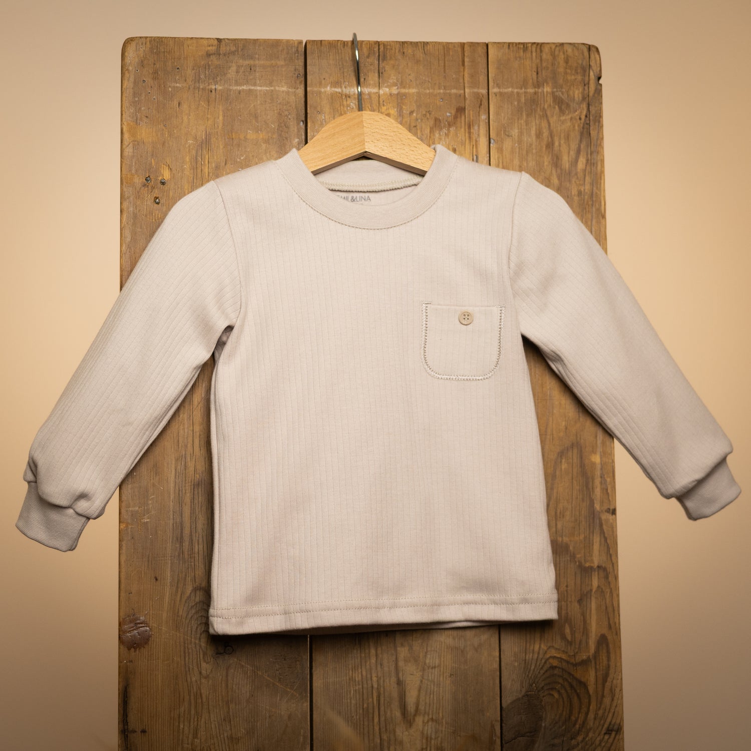 Long-sleeved pocket top