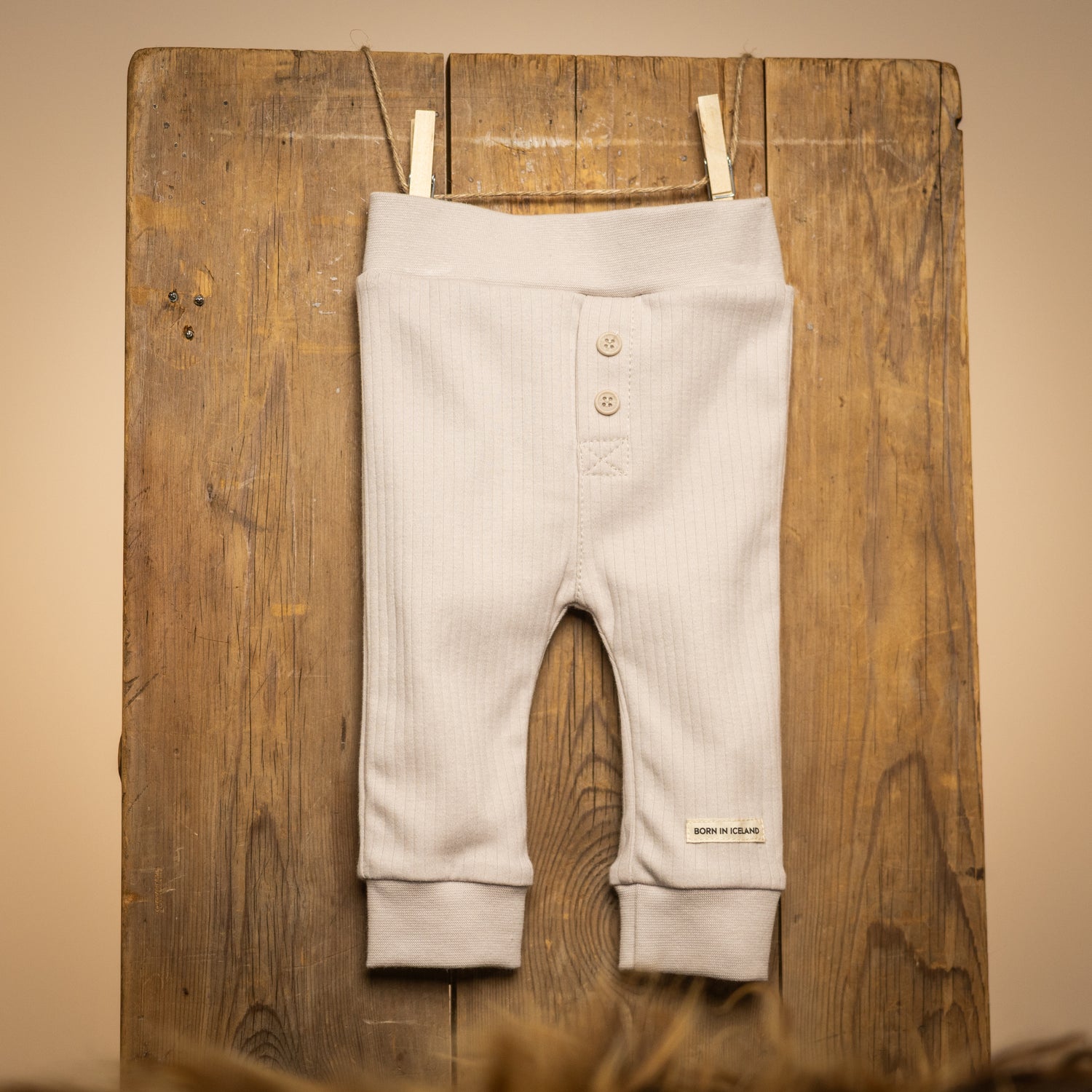 Buttoned leggings