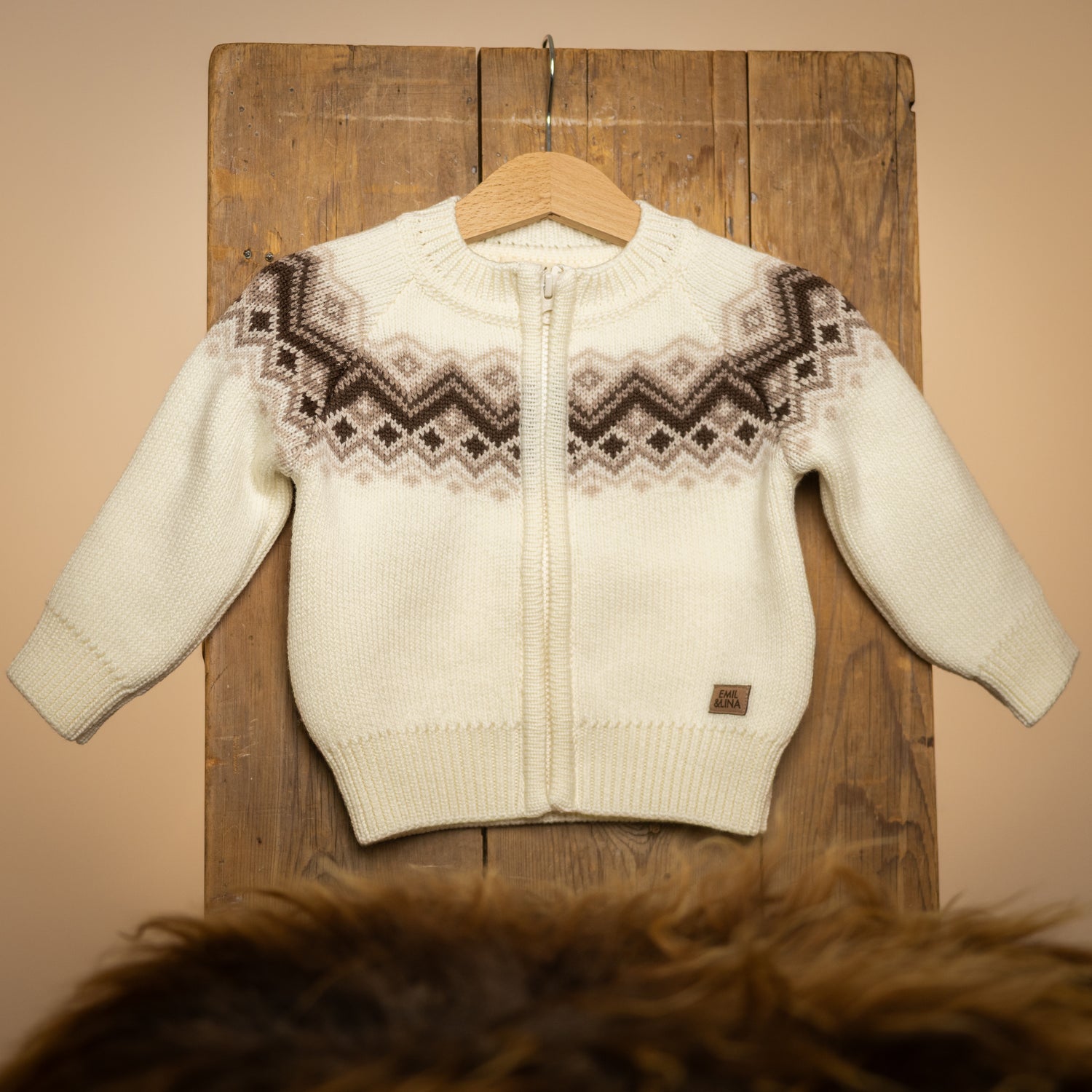 Machine-knit zip-up sweater with pattern