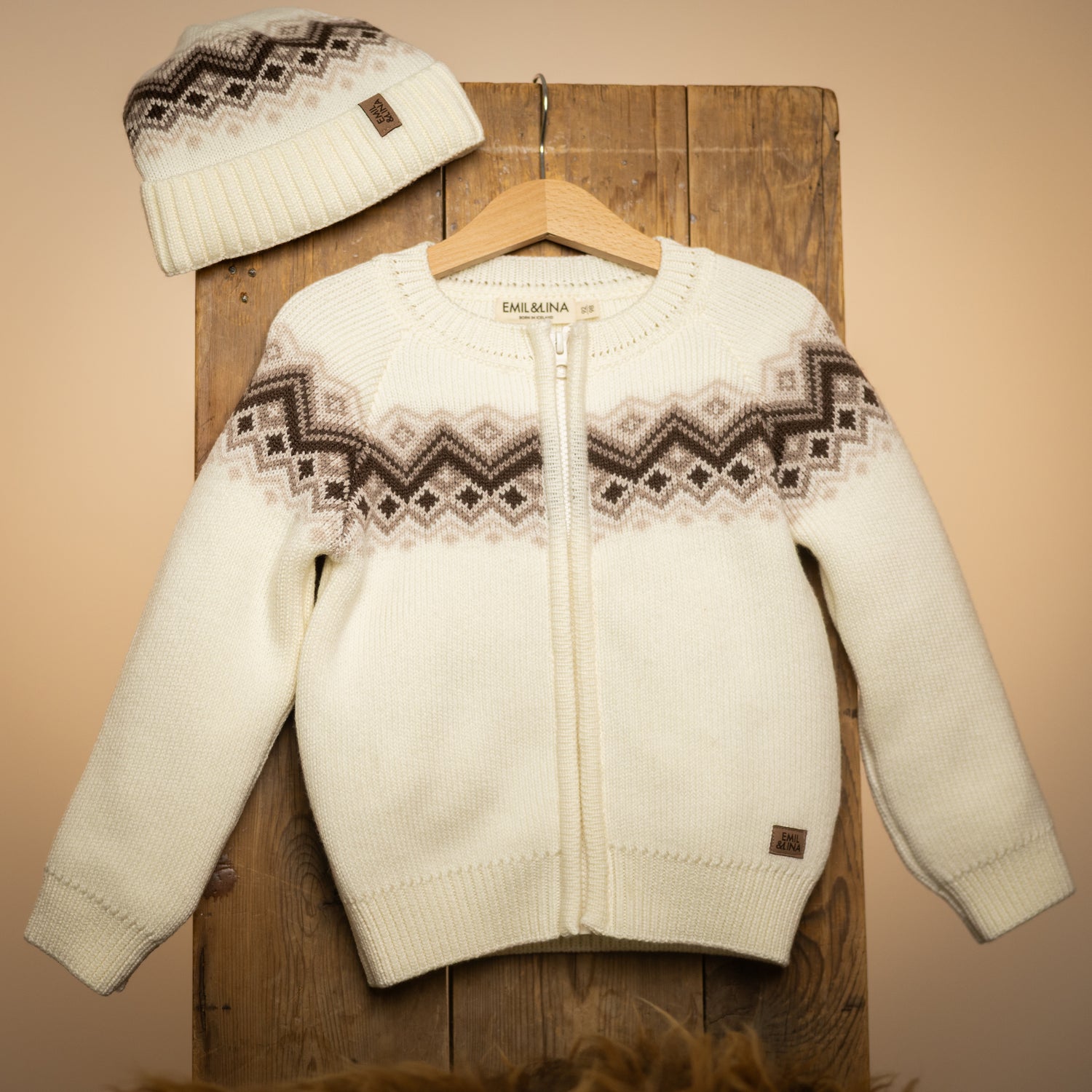 Set - Machine-knit zip-up sweater with pattern + Machine-knit beanie with pattern