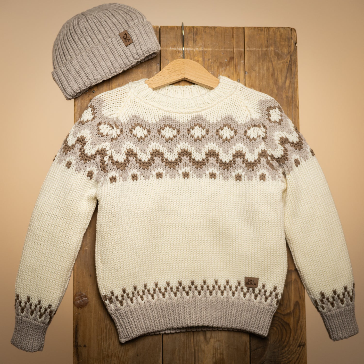 Set - Machine-knit sweater with pattern + Machine-knit beanie