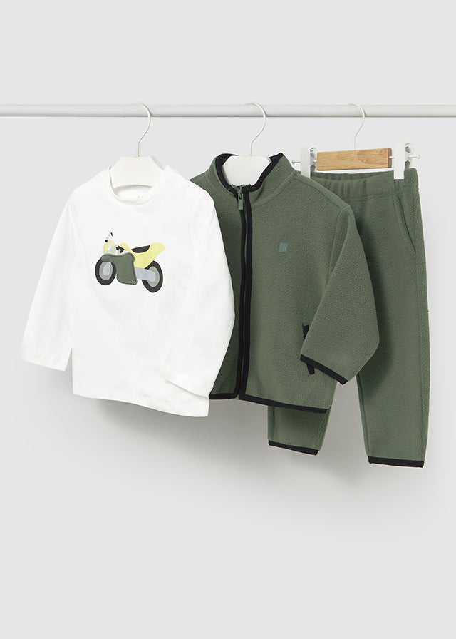 Tracksuit w/ t-shirt